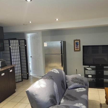 Lovely Guest Entire Apartment Minutes From Ottawa Airport 外观 照片